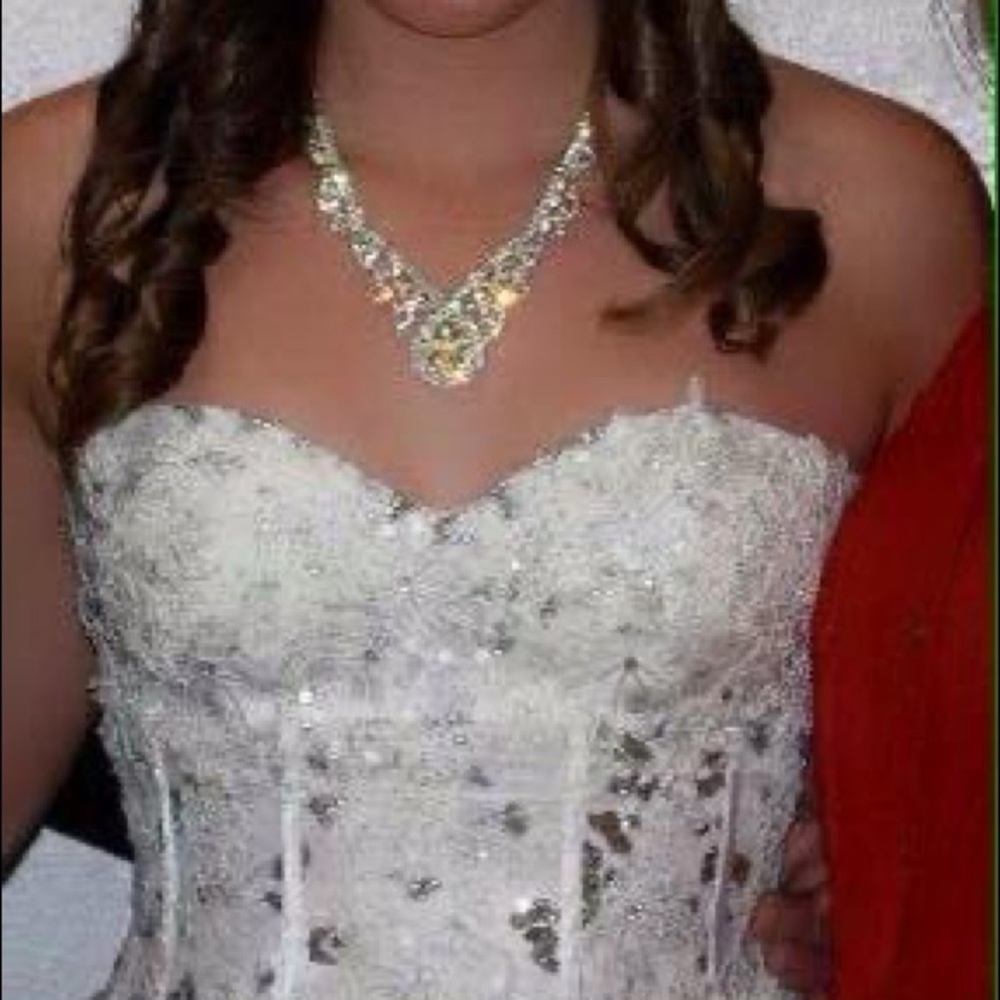 Gorgeous prom dress in excellent condition!